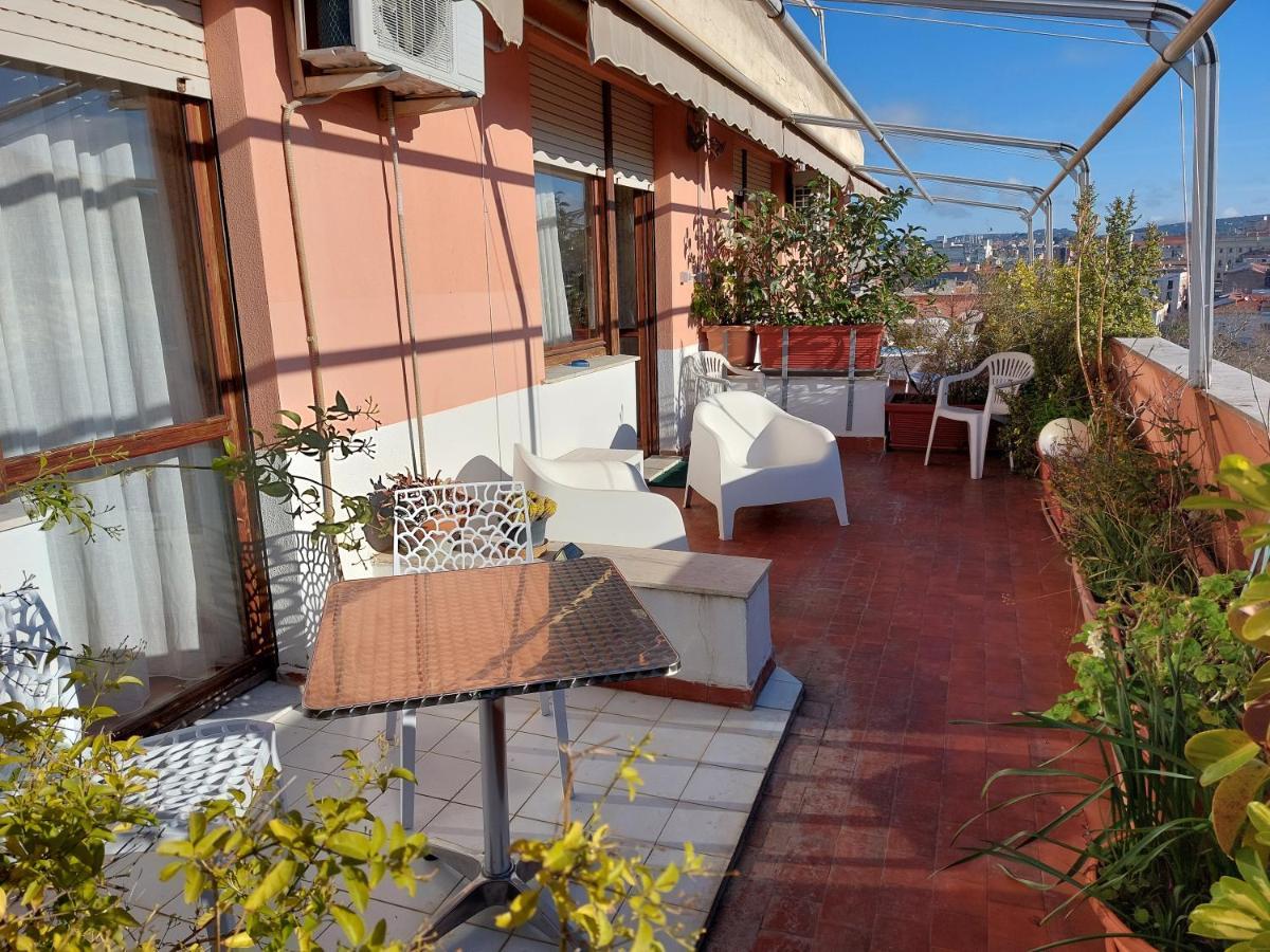 Отель La Terrazza Di Anna Сассари Экстерьер фото